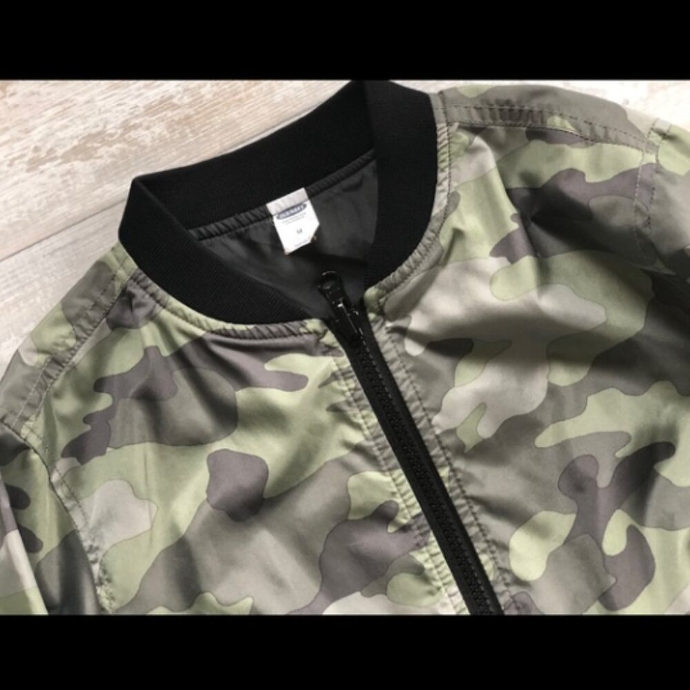Old Navy M boys camo - camp bomber jacket!
Size medium (8-10) - Picture 3 of 3